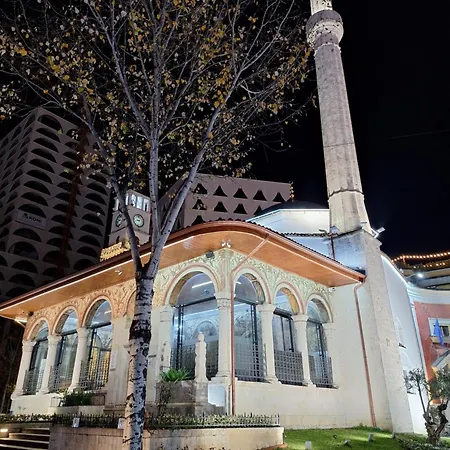 In The Center * Τίρανα