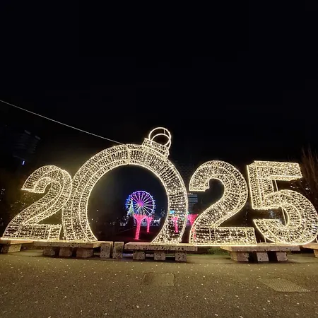 In The Center * Τίρανα