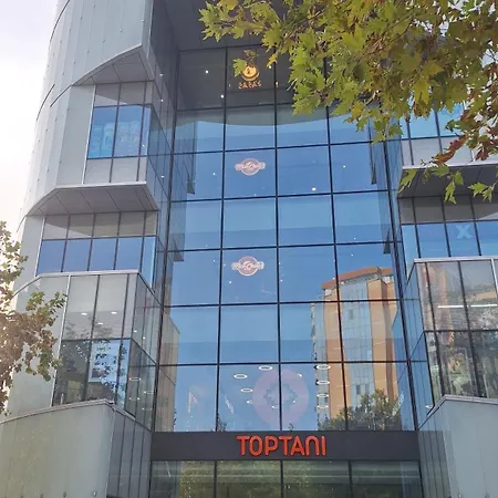 In The Center * Τίρανα