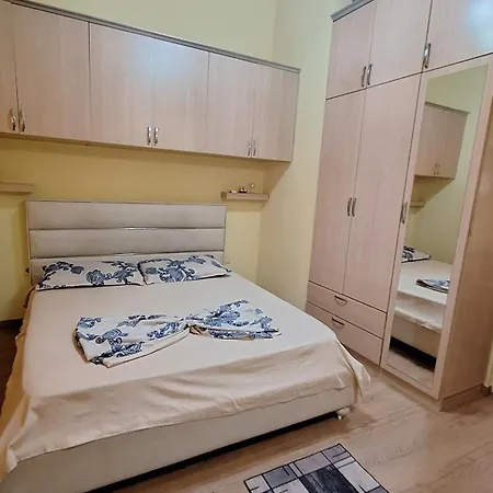 E&a Center Апартаменты *